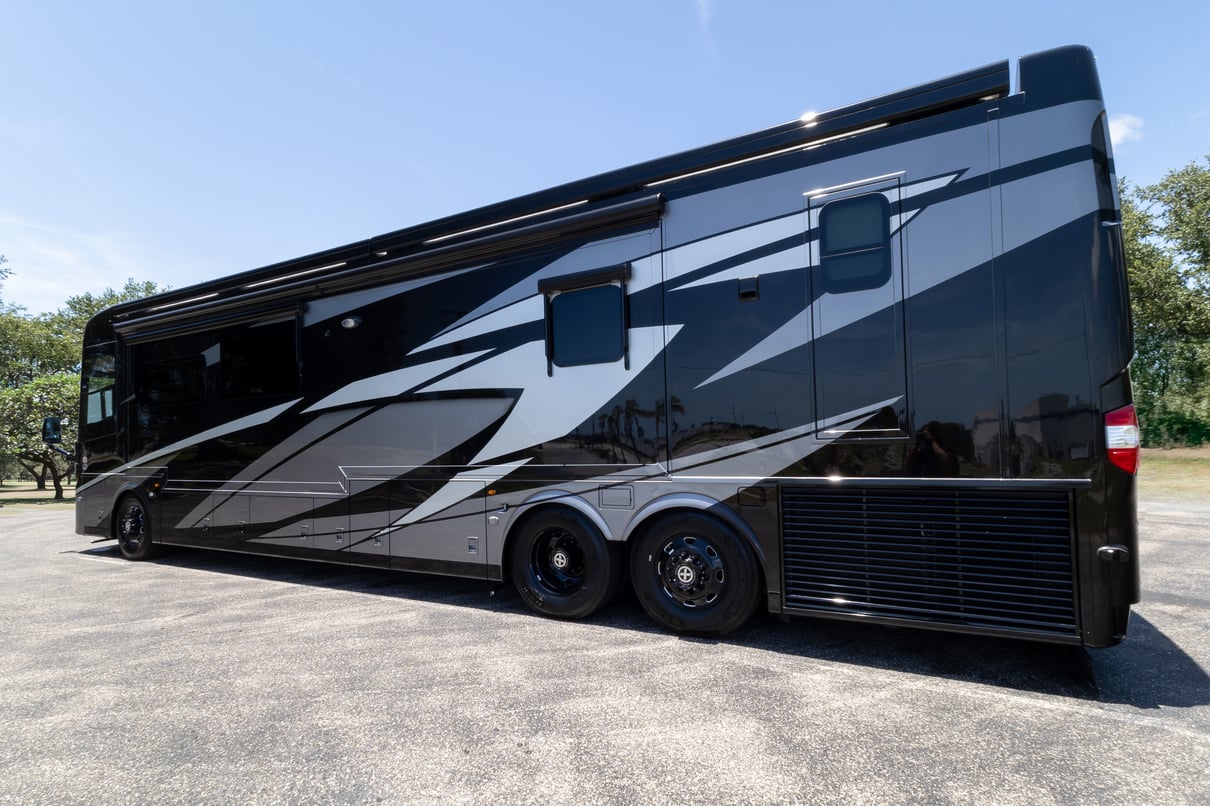 2025 Newmar London Aire 4595 gallery image-8