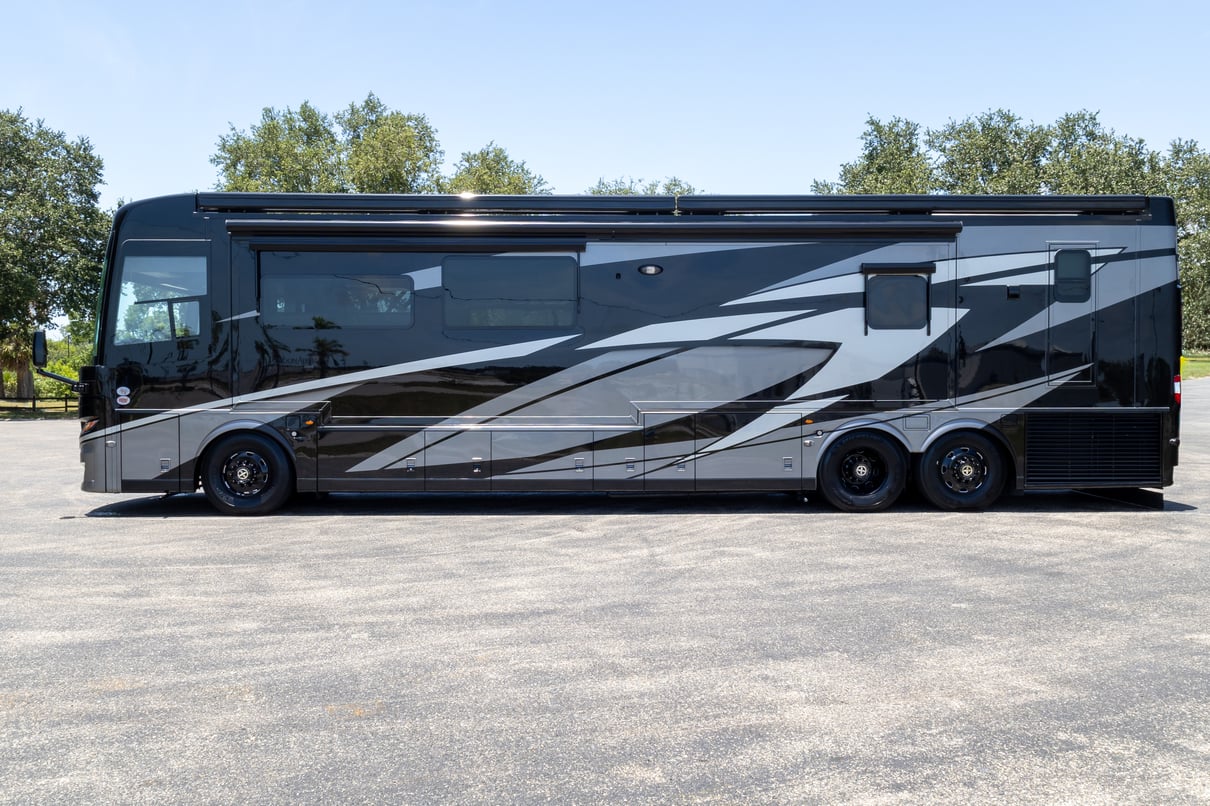 2025 Newmar London Aire 4595 gallery image-9