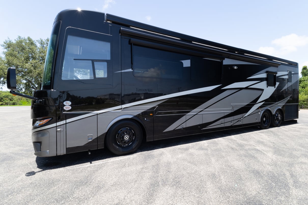 2025 Newmar London Aire 4595 gallery image-10