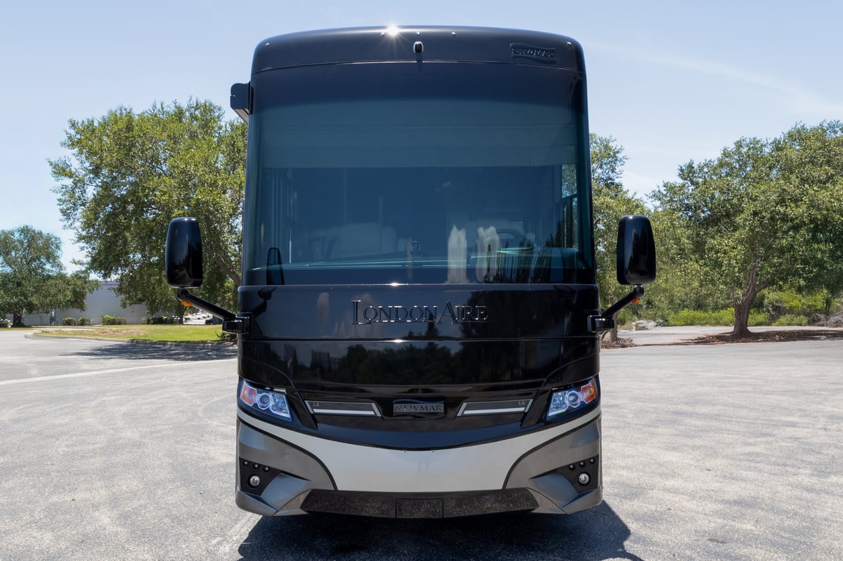 2025 Newmar London Aire 4595 gallery image-12
