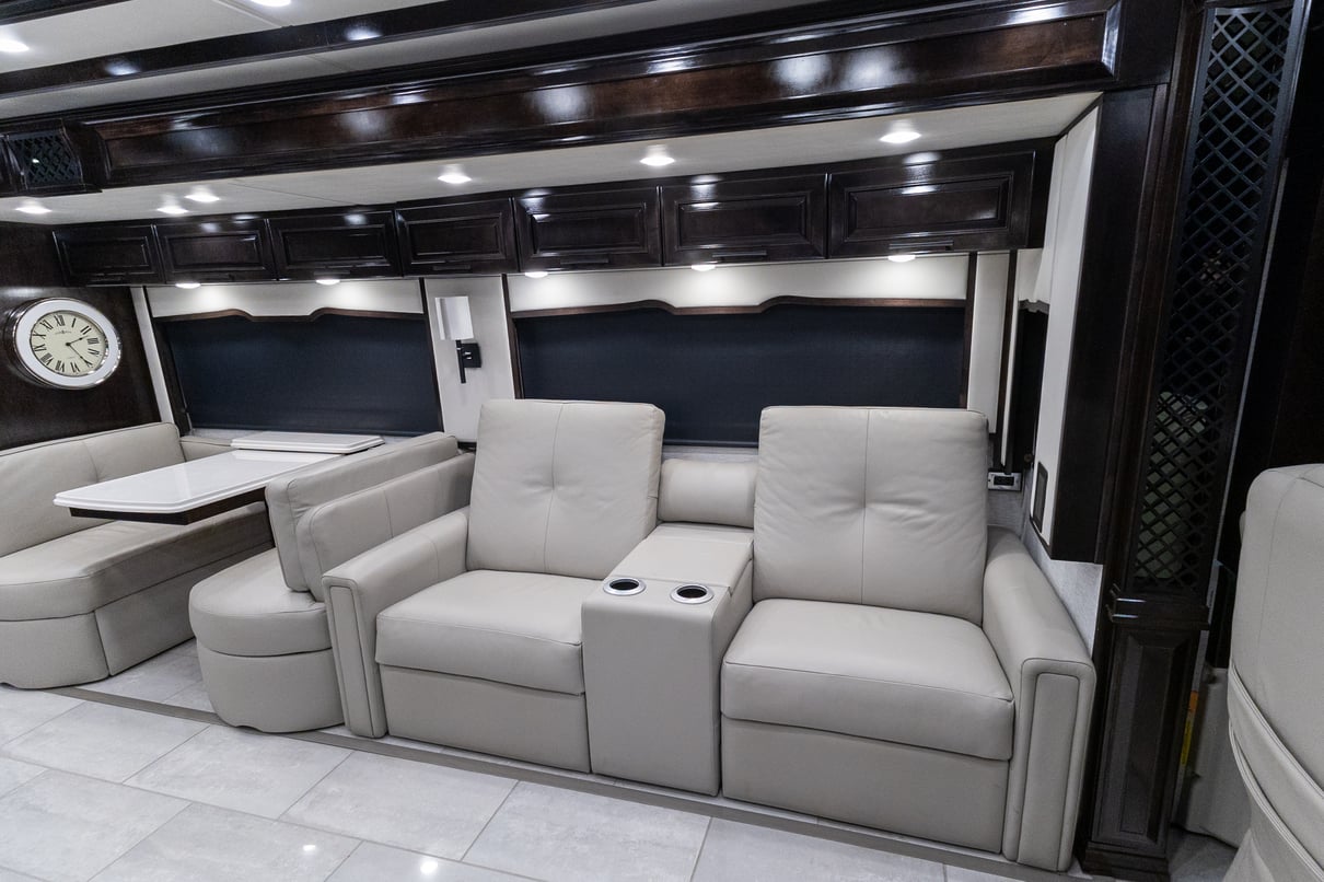 2025 Newmar London Aire 4595 gallery image-15