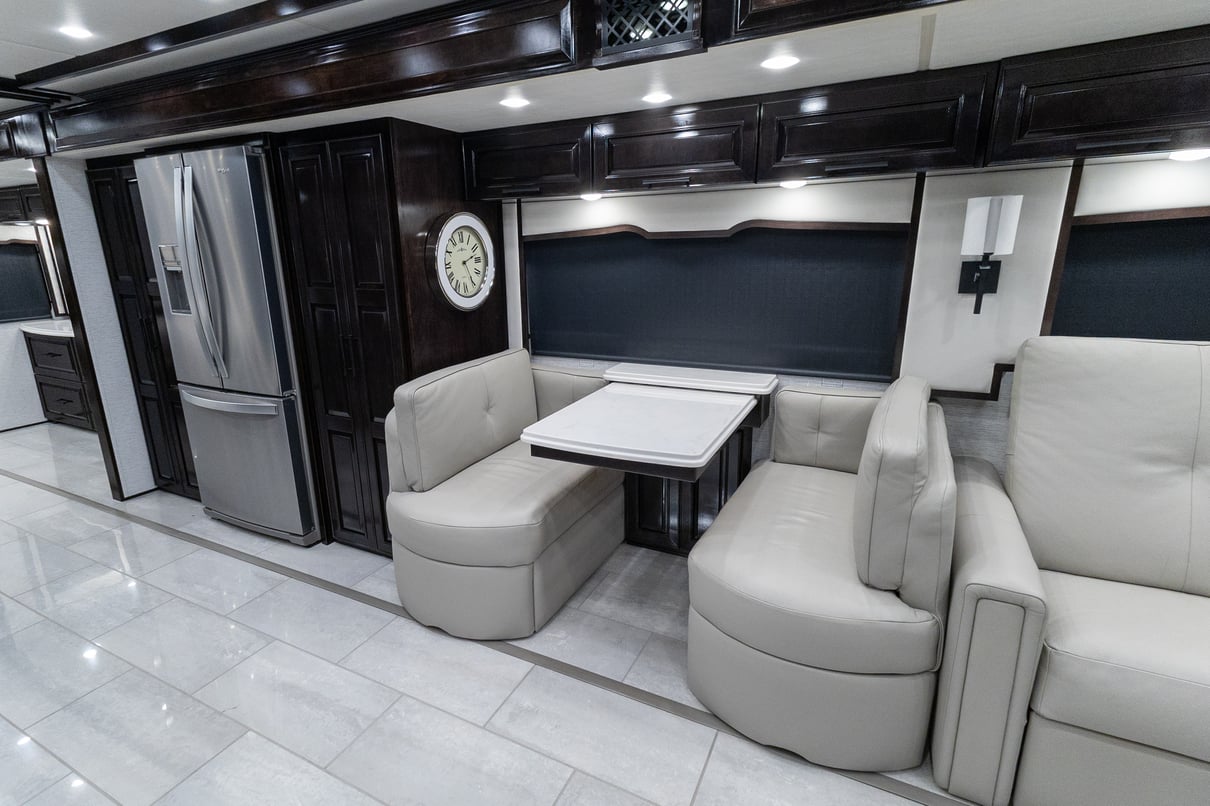 2025 Newmar London Aire 4595 gallery image-16