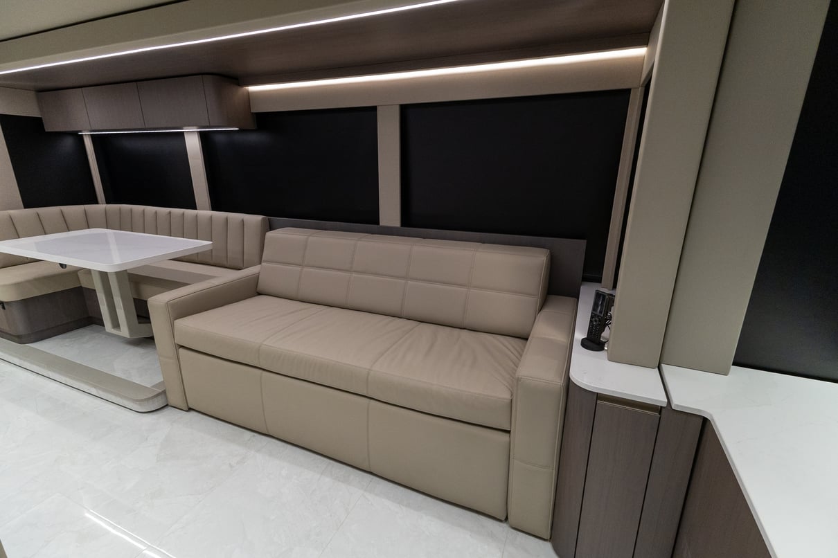 2027 Prevost Loki H3 45 gallery image-15