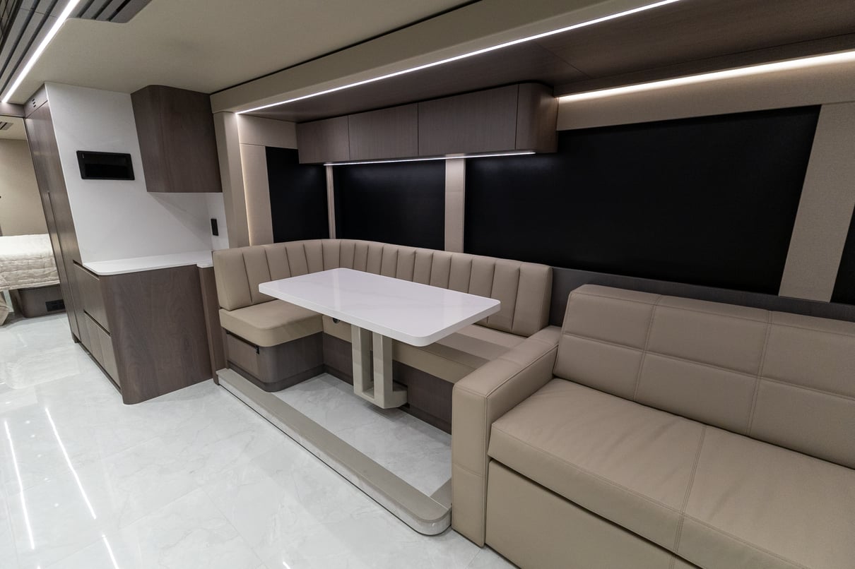 2027 Prevost Loki H3 45 gallery image-16