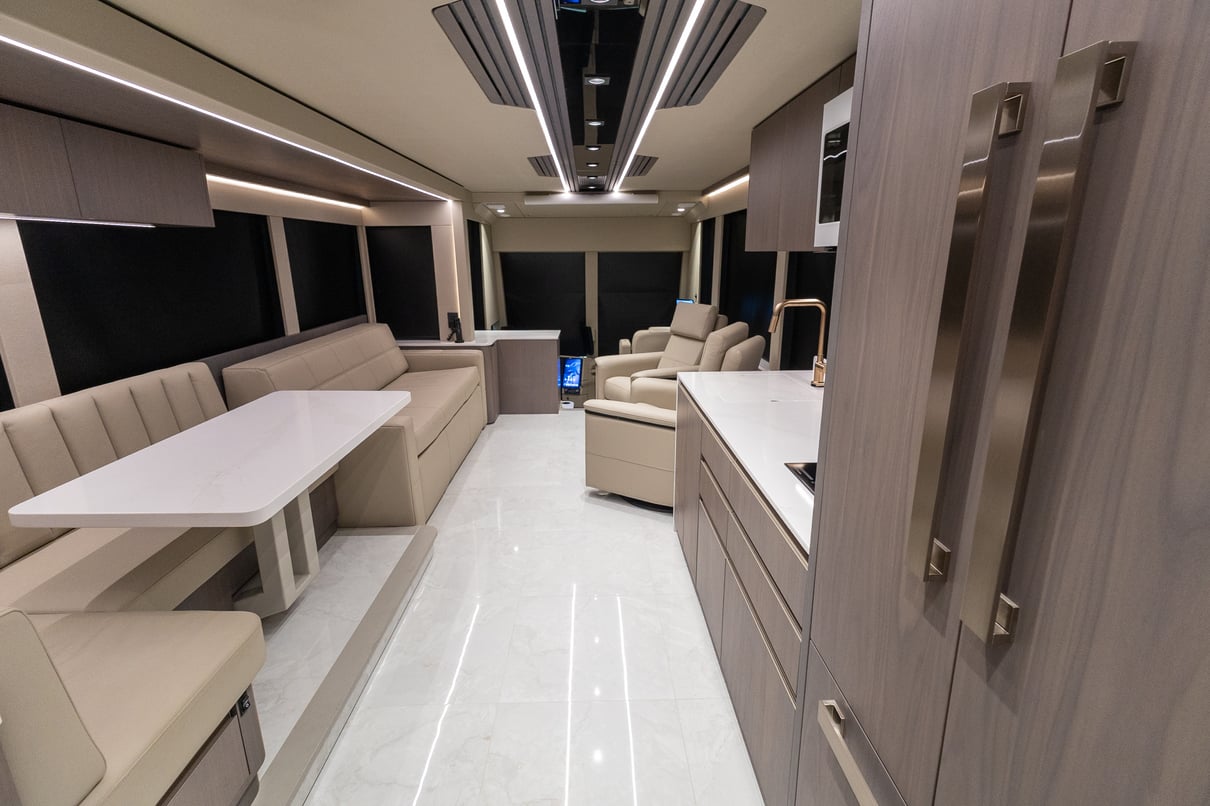 2027 Prevost Loki H3 45 gallery image-21