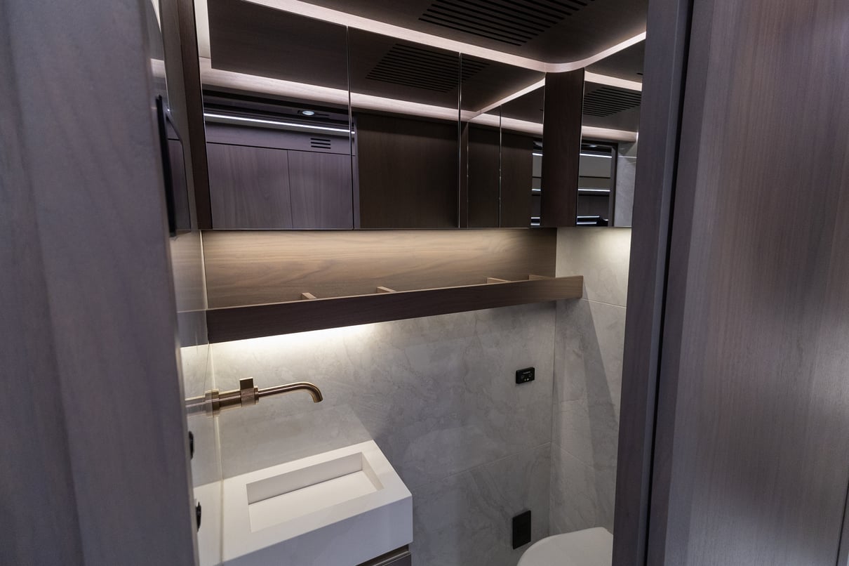2027 Prevost Loki H3 45 gallery image-22