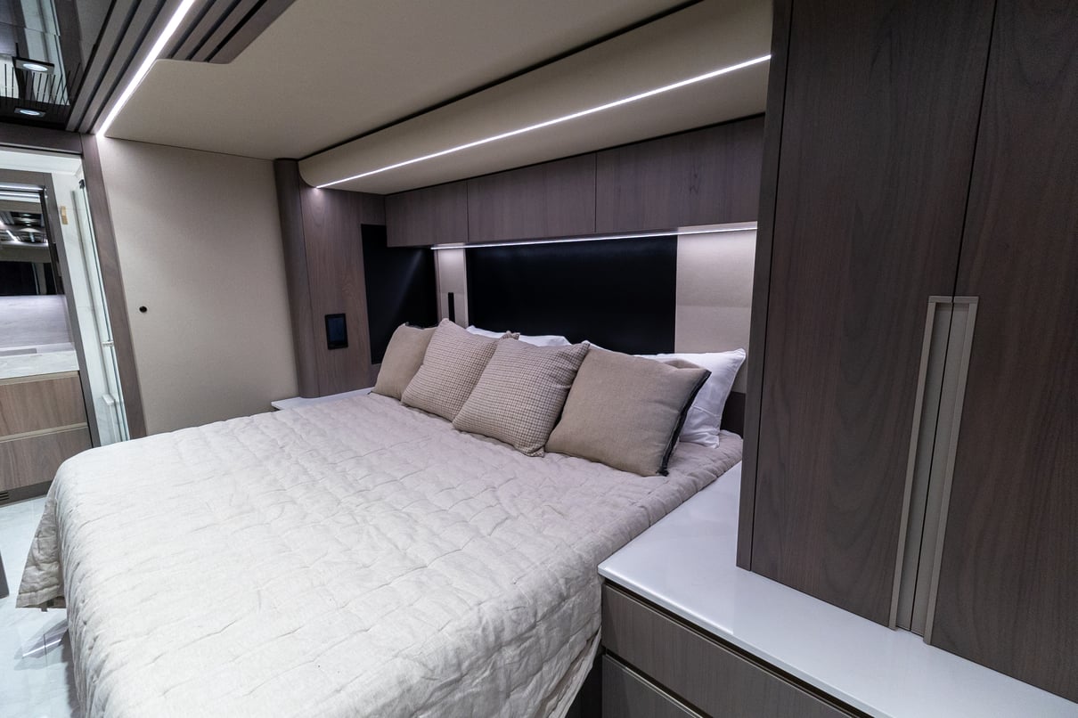 2027 Prevost Loki H3 45 gallery image-24