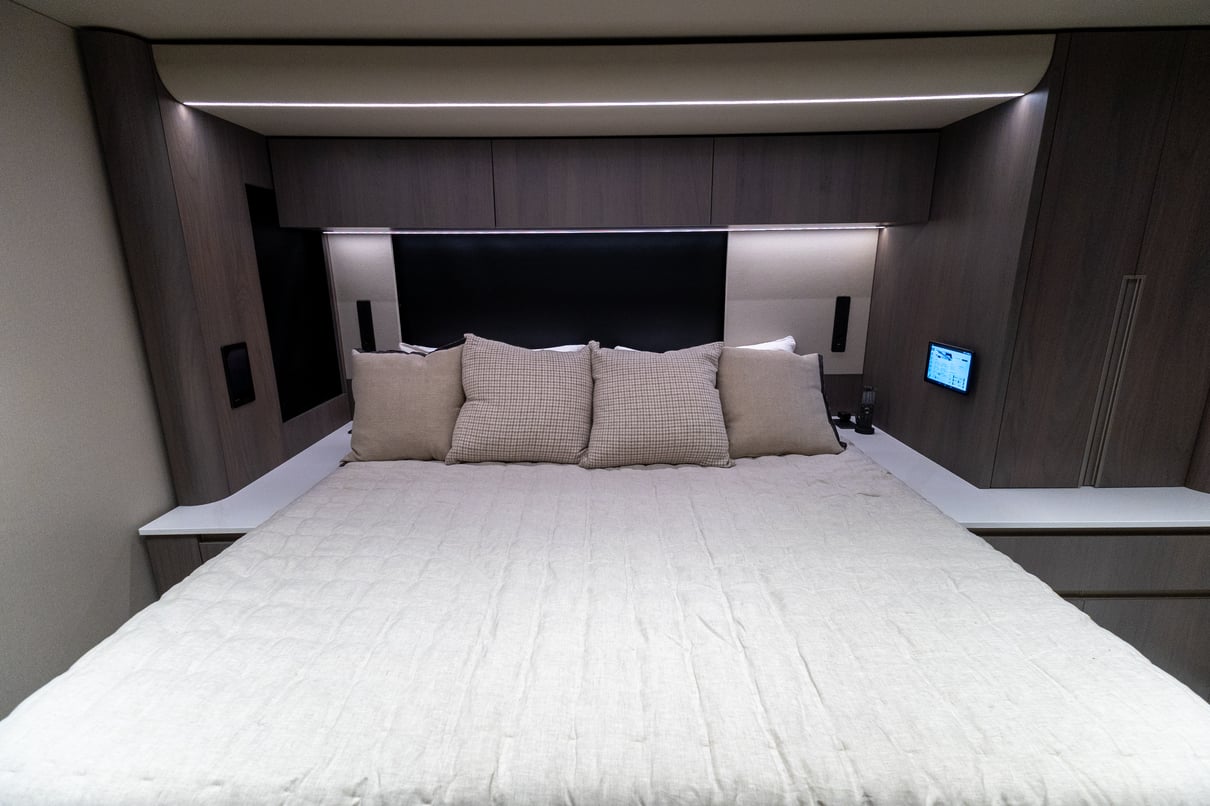 2027 Prevost Loki H3 45 gallery image-25