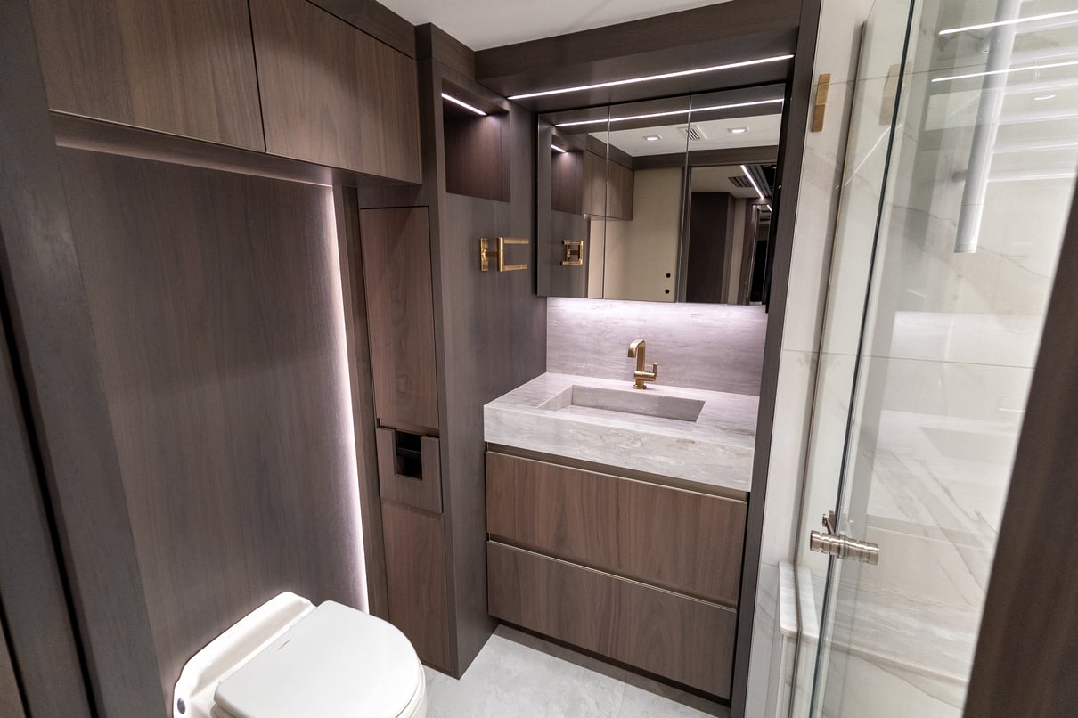 2027 Prevost Loki H3 45 gallery image-28