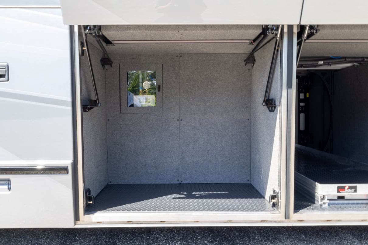 2027 Prevost Loki H3 45 gallery image-38