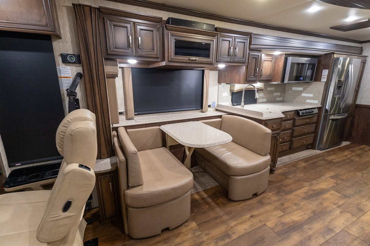 2019 Newmar Ventana LE 3412 gallery image-17