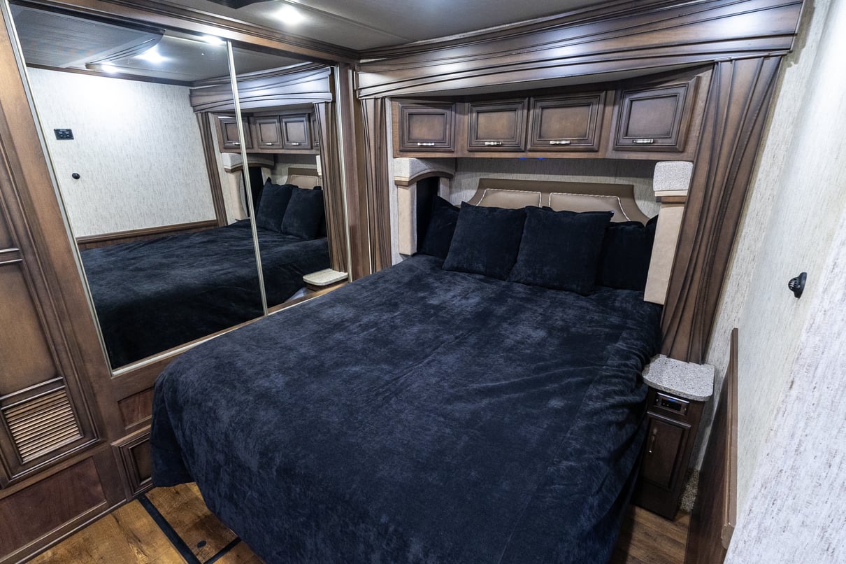 2019 Newmar Ventana LE 3412 gallery image-25