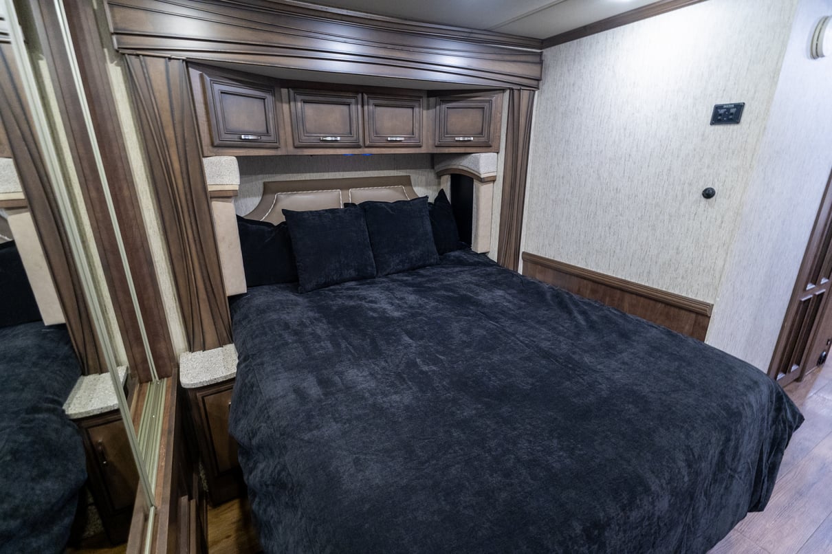 2019 Newmar Ventana LE 3412 gallery image-27