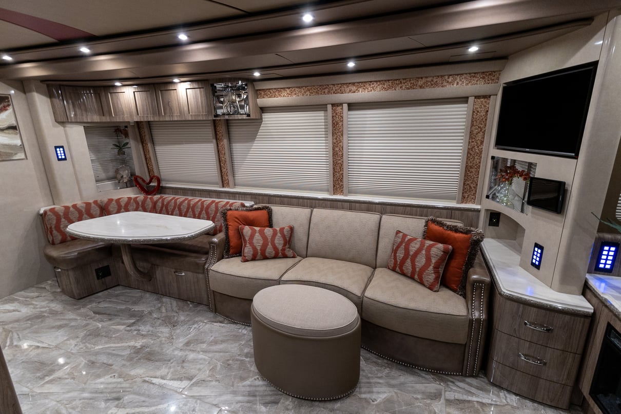 2019 Prevost Marathon X3 45 gallery image-15