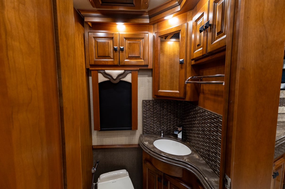2016 Tiffin Allegro Bus 45 OP gallery image-23