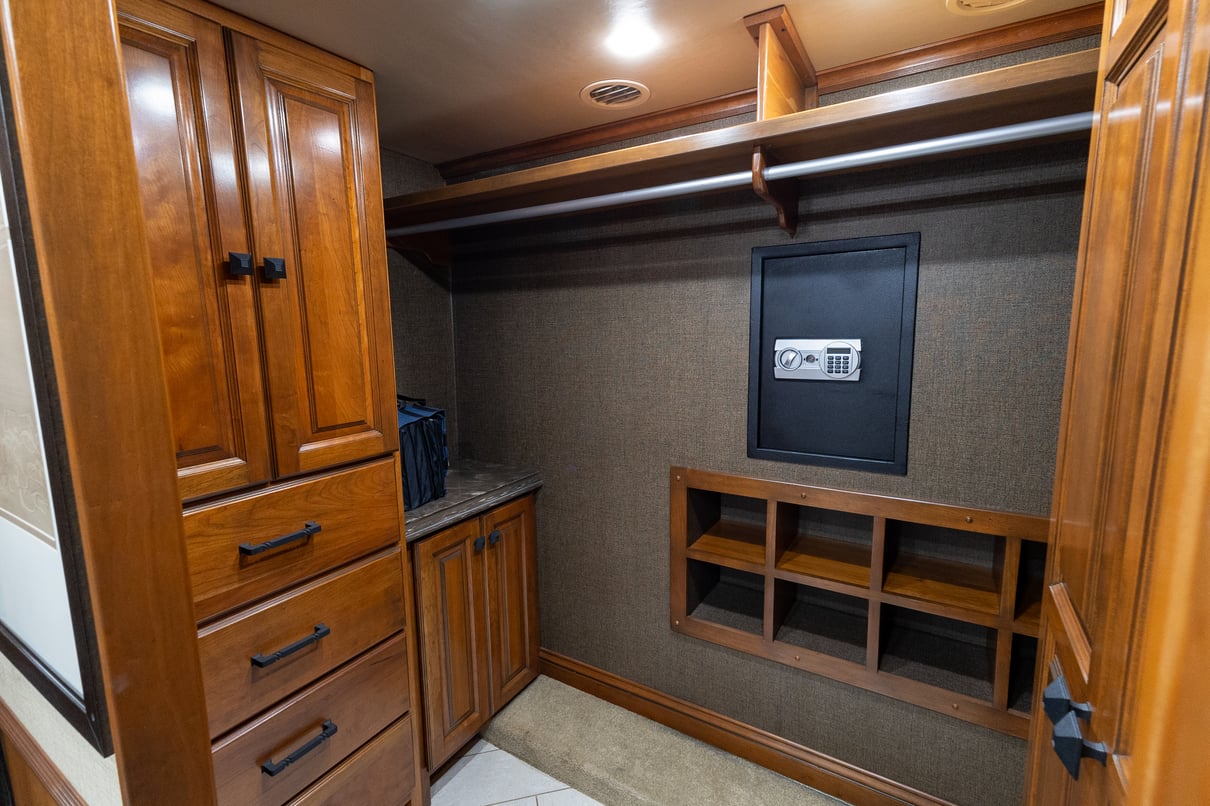 2016 Tiffin Allegro Bus 45 OP gallery image-32