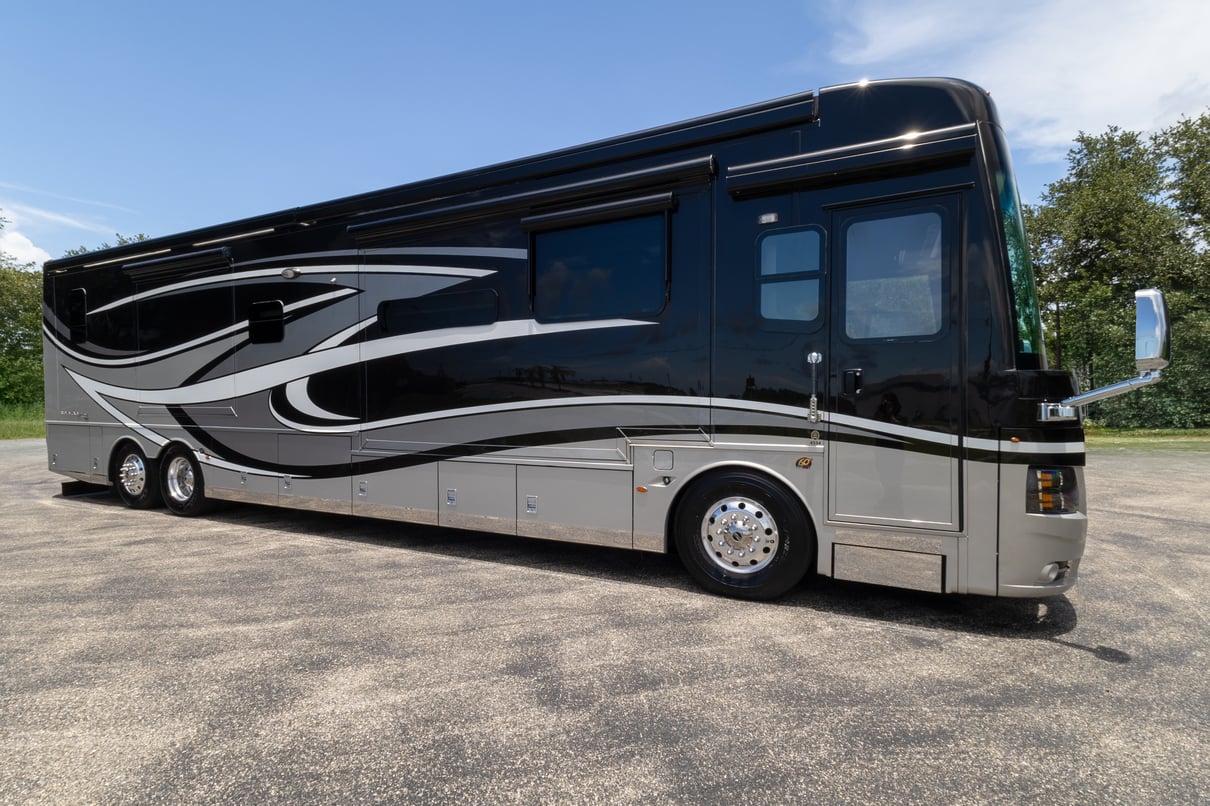 2019 Newmar Mountain Aire 4534 gallery image-2