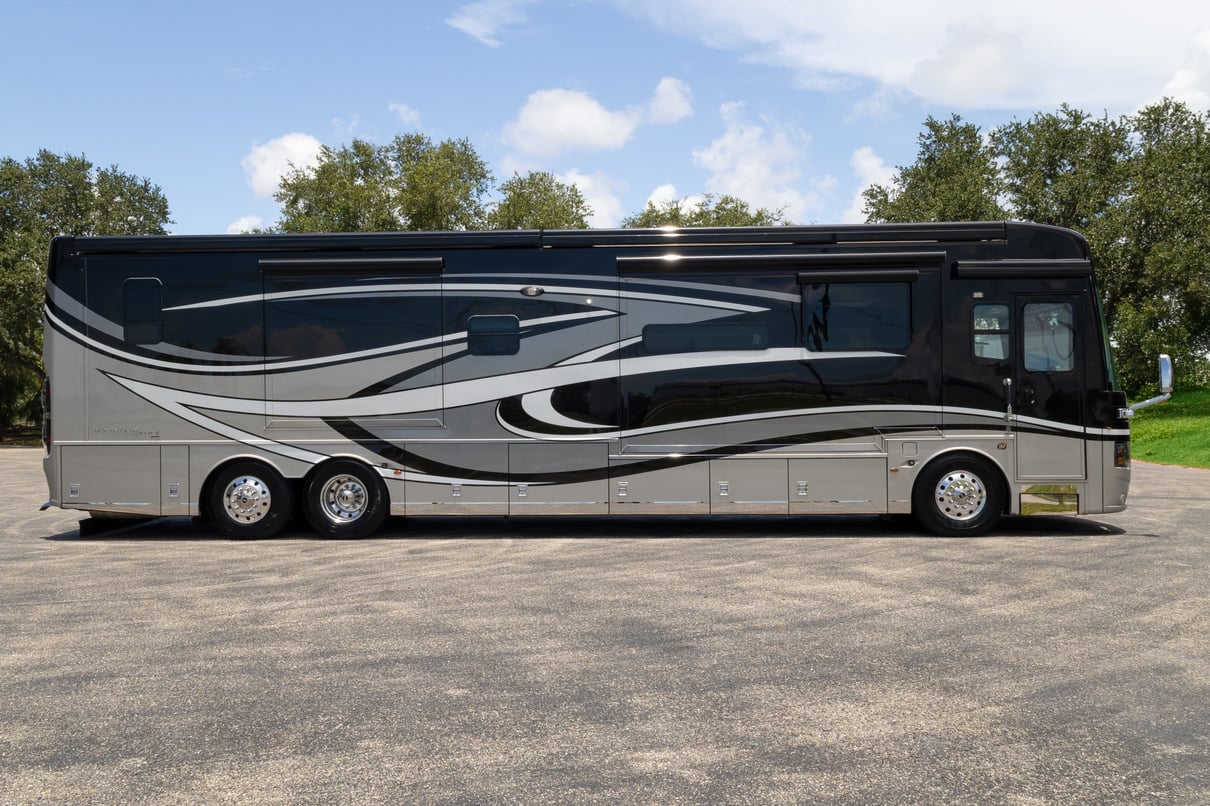 2019 Newmar Mountain Aire 4534 gallery image-3