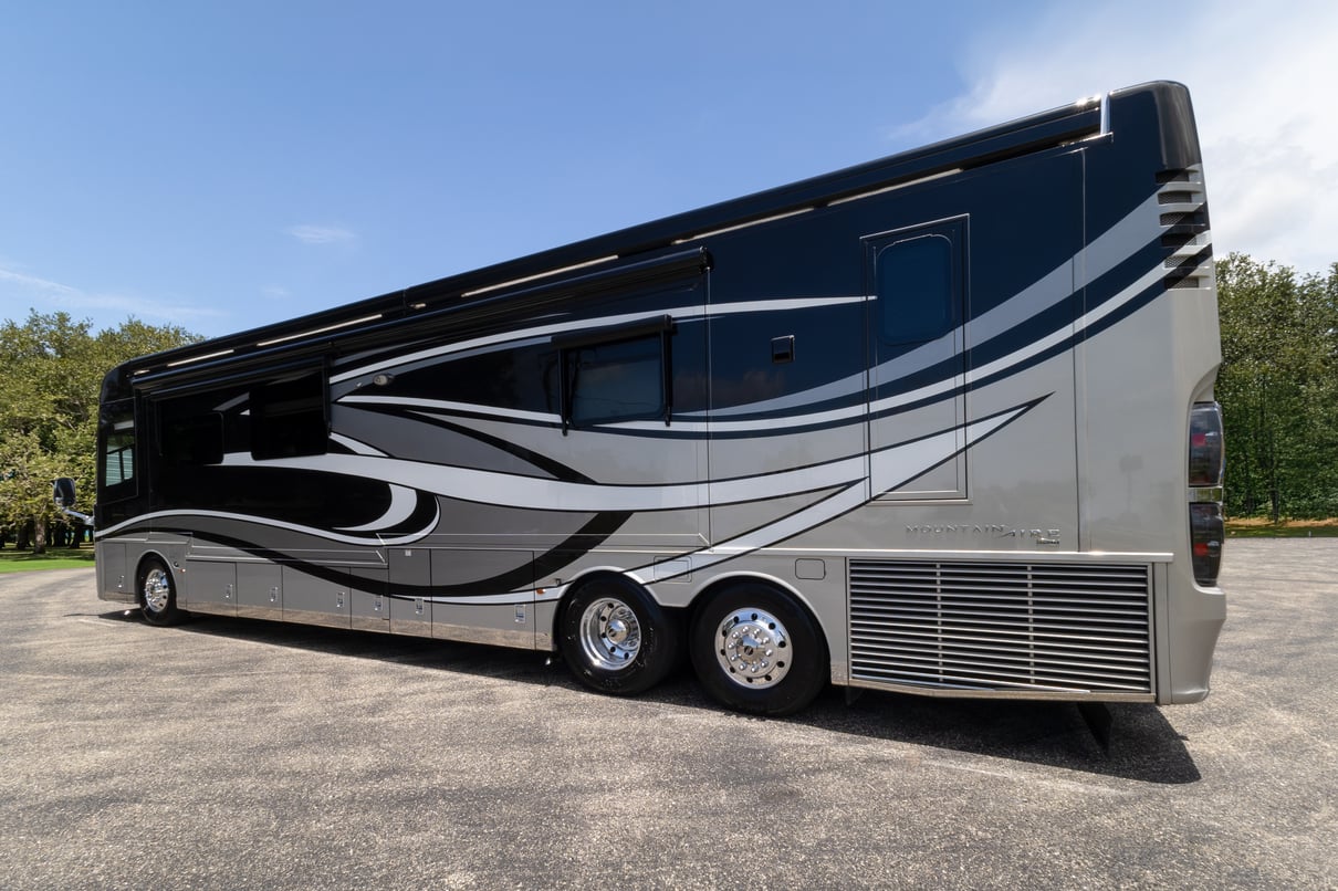2019 Newmar Mountain Aire 4534 gallery image-8
