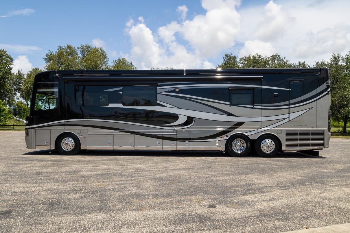 2019 Newmar Mountain Aire 4534 gallery image-9