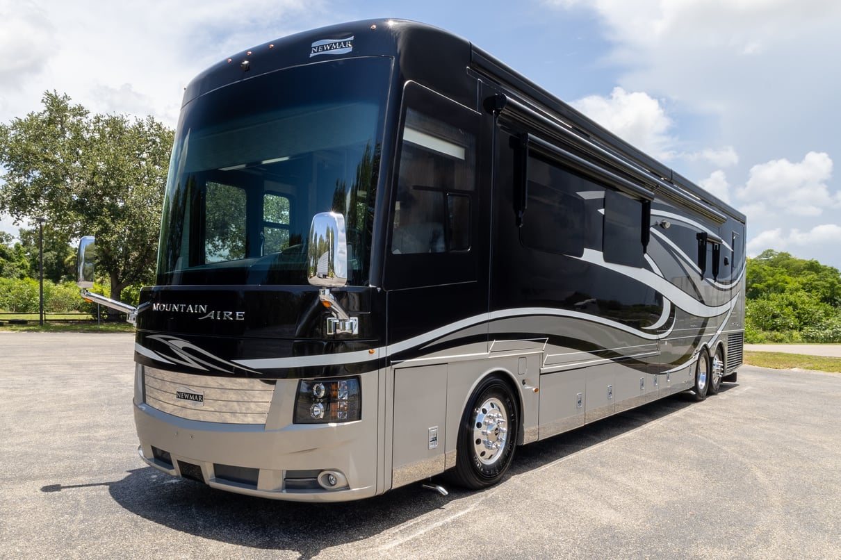 2019 Newmar Mountain Aire 4534 gallery image-11