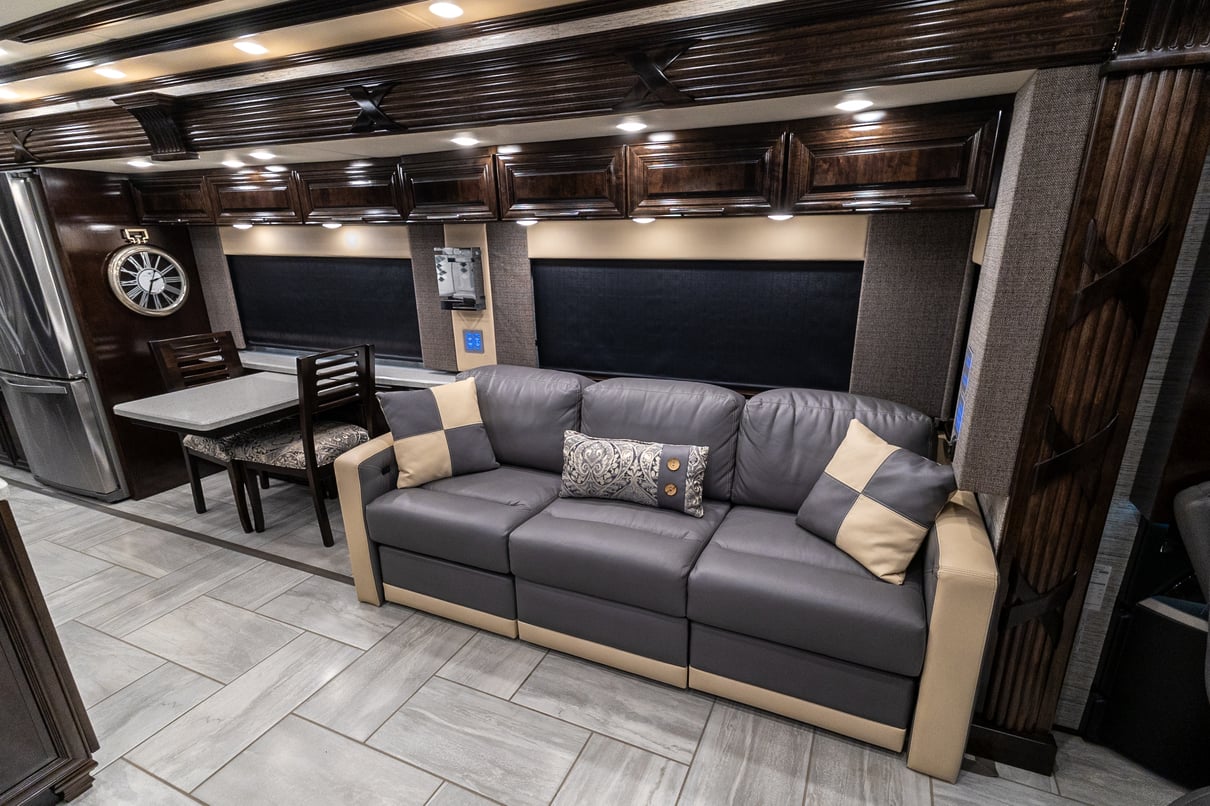 2019 Newmar Mountain Aire 4534 gallery image-15