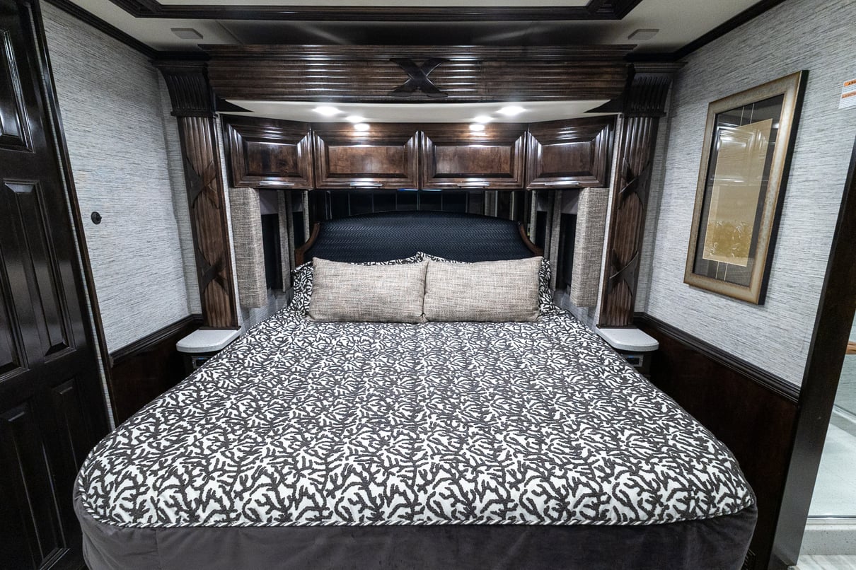 2019 Newmar Mountain Aire 4534 gallery image-26