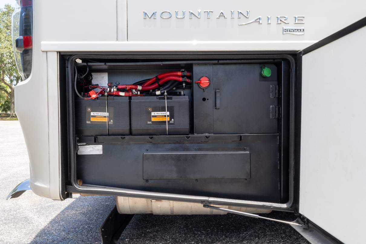 2019 Newmar Mountain Aire 4534 gallery image-36
