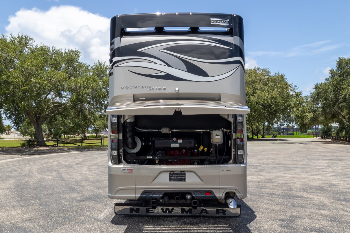 2019 Newmar Mountain Aire 4534 gallery image-50