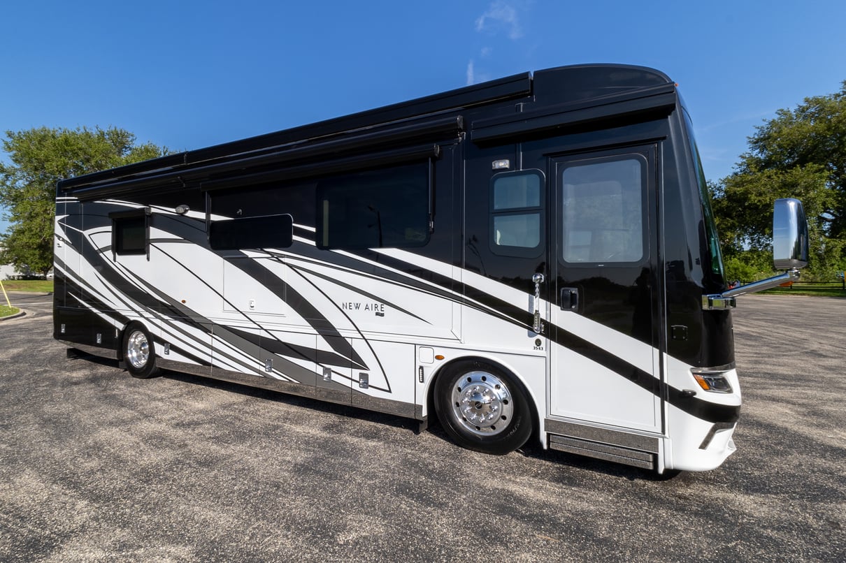 2021 Newmar New Aire 3543 gallery image-2
