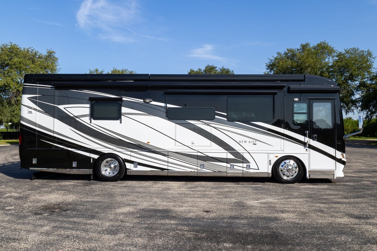 2021 Newmar New Aire 3543 gallery image-3