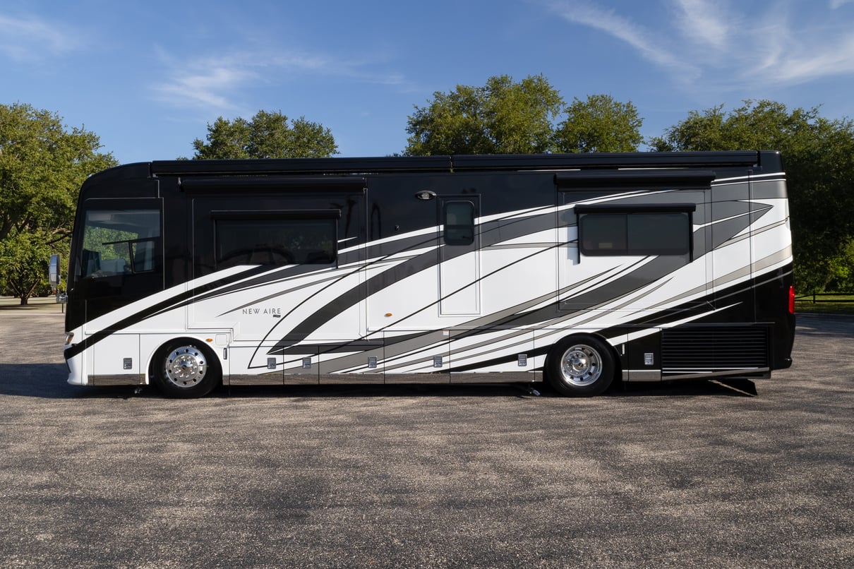 2021 Newmar New Aire 3543 gallery image-9