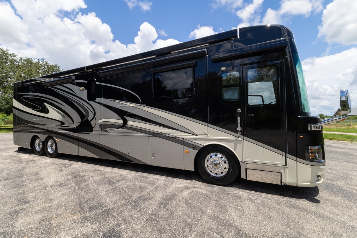 2015 Newmar Mountain Aire 4553 gallery image-2