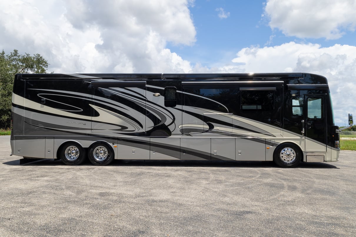 2015 Newmar Mountain Aire 4553 gallery image-3