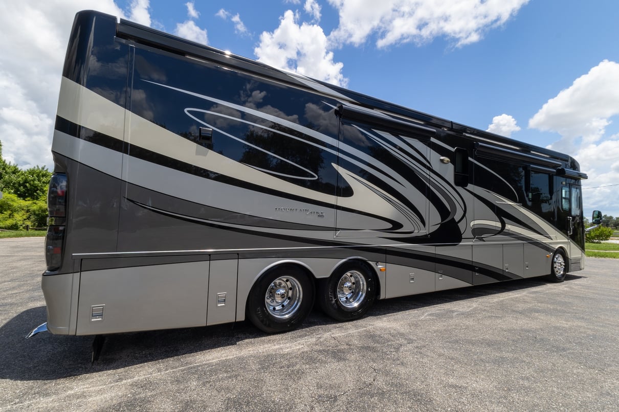 2015 Newmar Mountain Aire 4553 gallery image-4