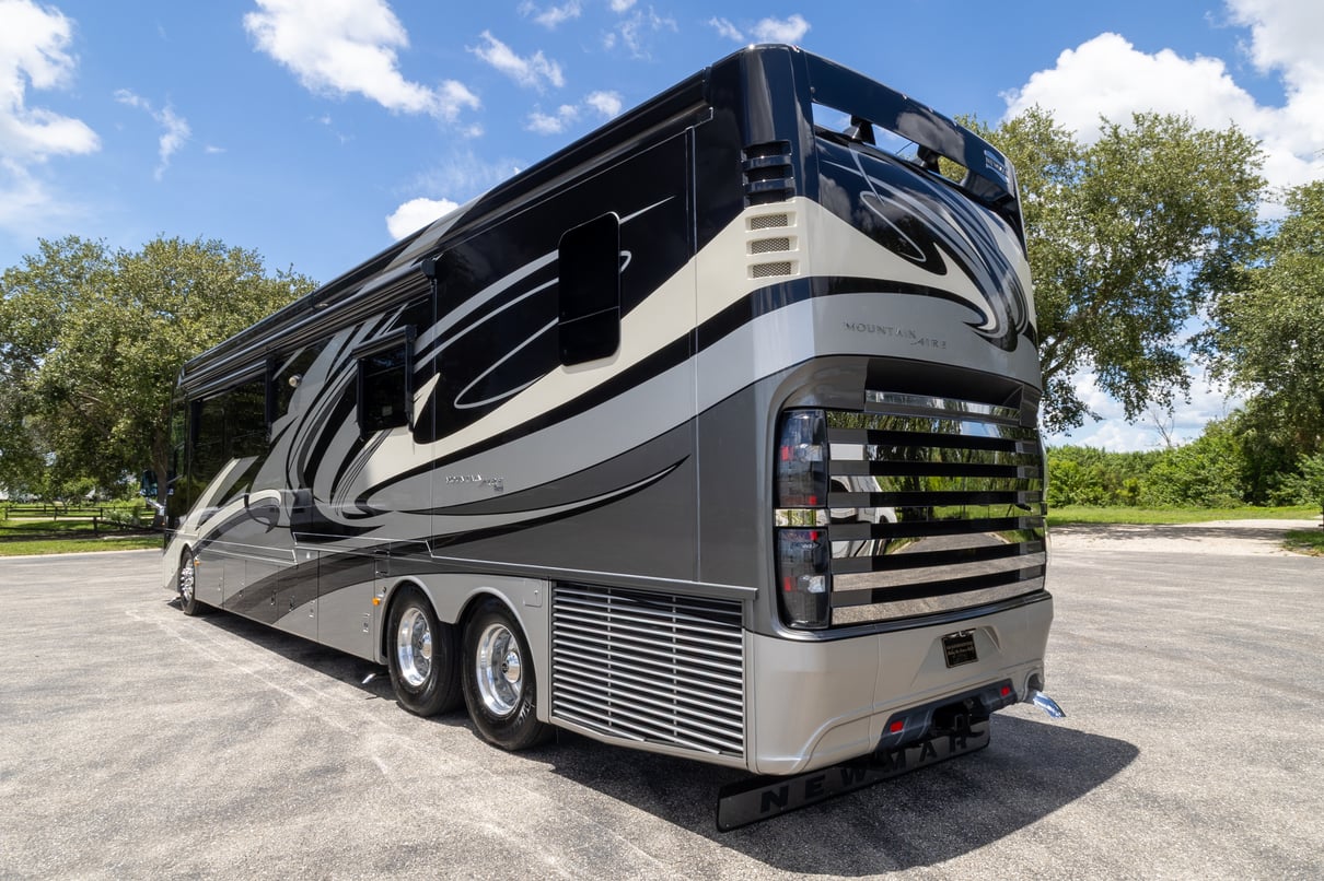 2015 Newmar Mountain Aire 4553 gallery image-7