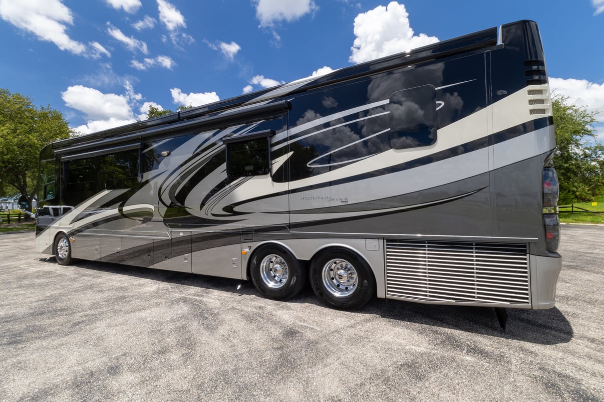 2015 Newmar Mountain Aire 4553 gallery image-8
