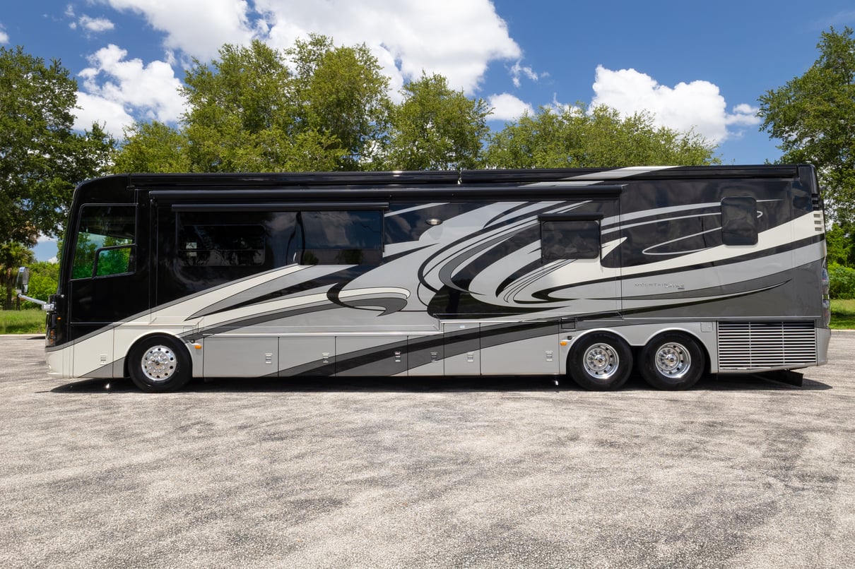 2015 Newmar Mountain Aire 4553 gallery image-9