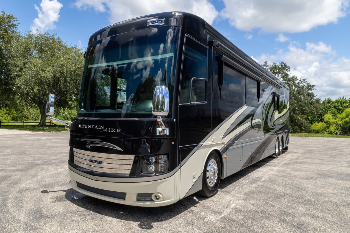 2015 Newmar Mountain Aire 4553 gallery image-11