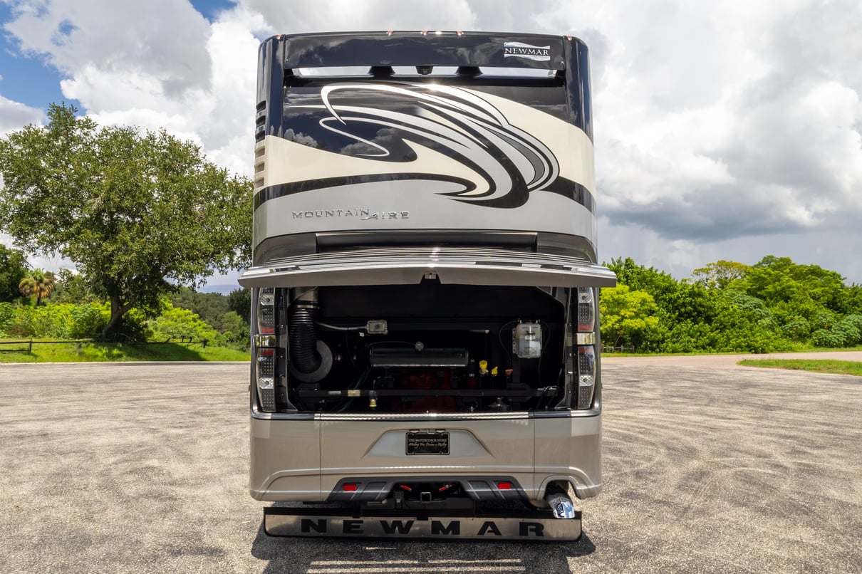 2015 Newmar Mountain Aire 4553 gallery image-51