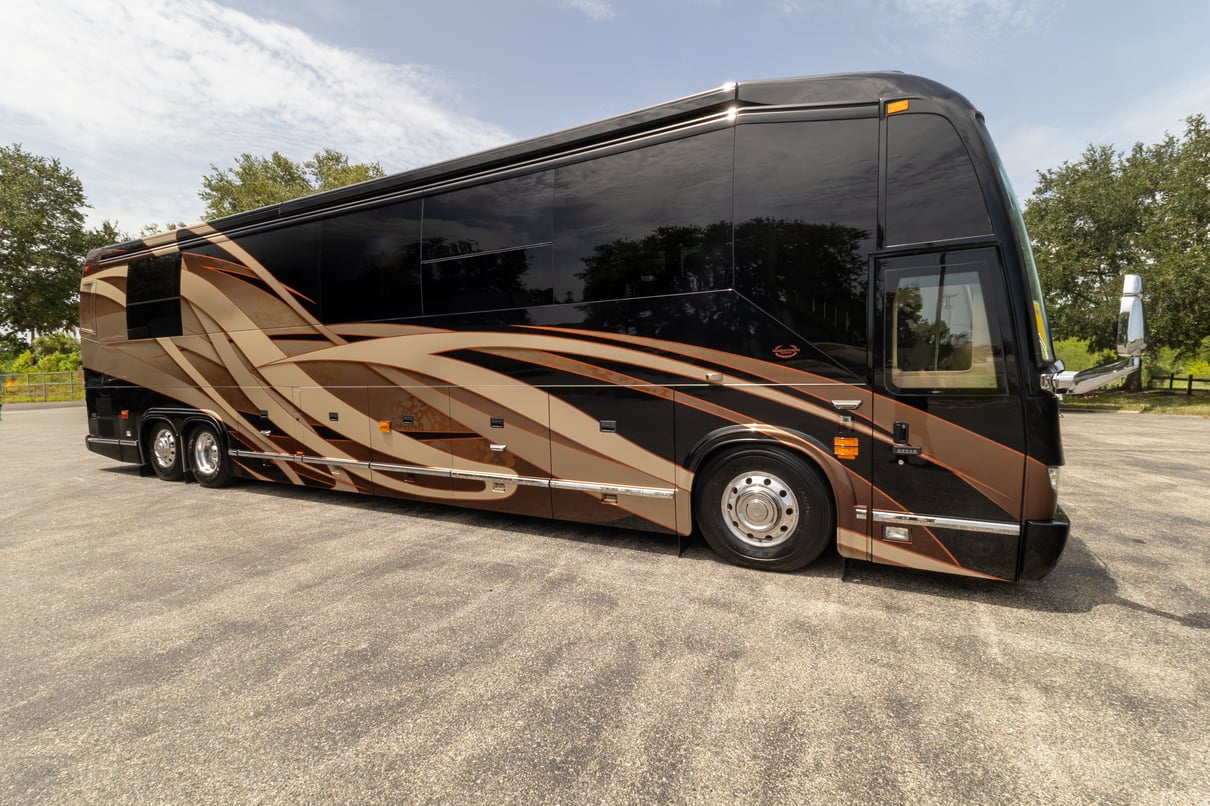2017 Prevost Marathon H3 45 gallery image-2