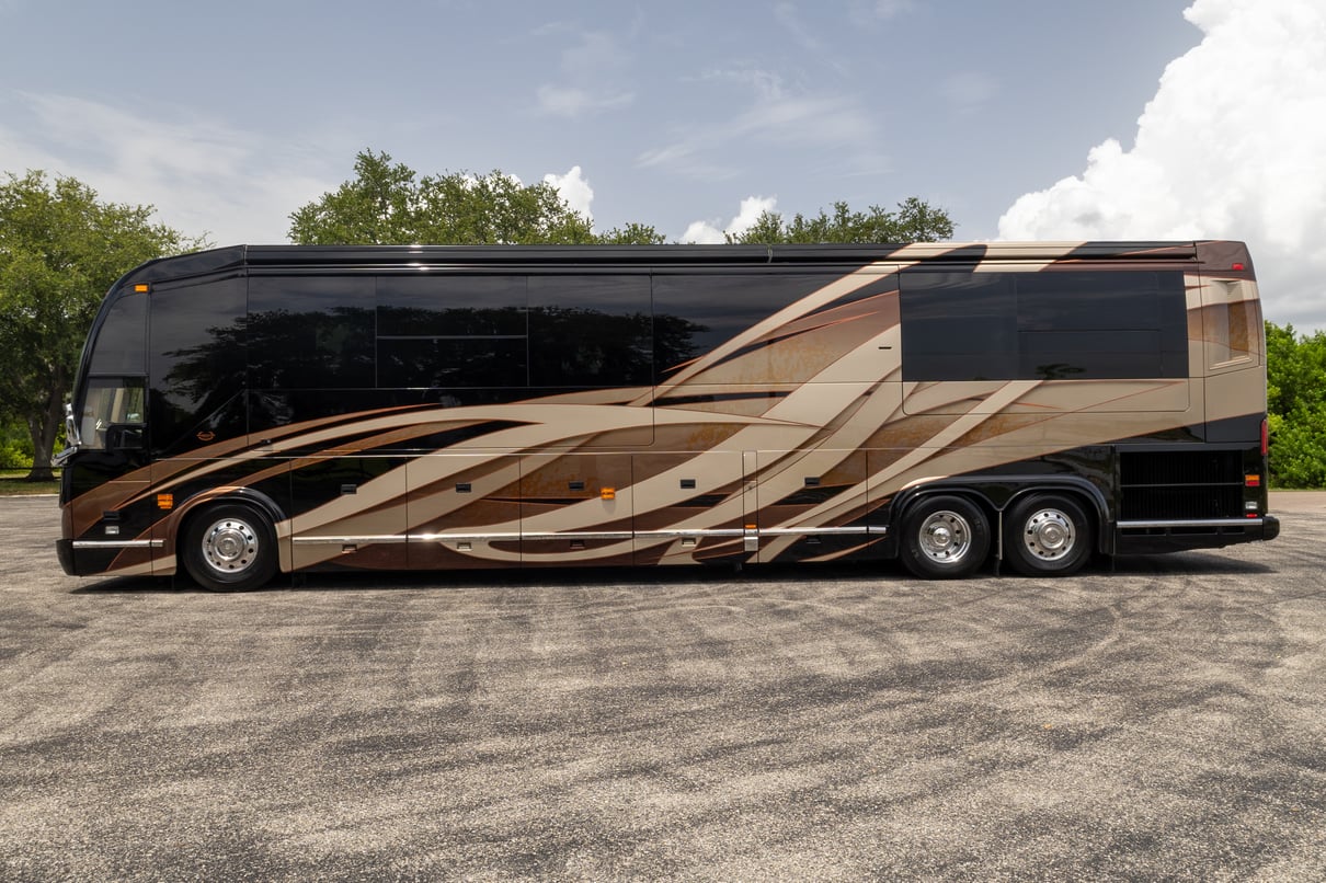 2017 Prevost Marathon H3 45 gallery image-9