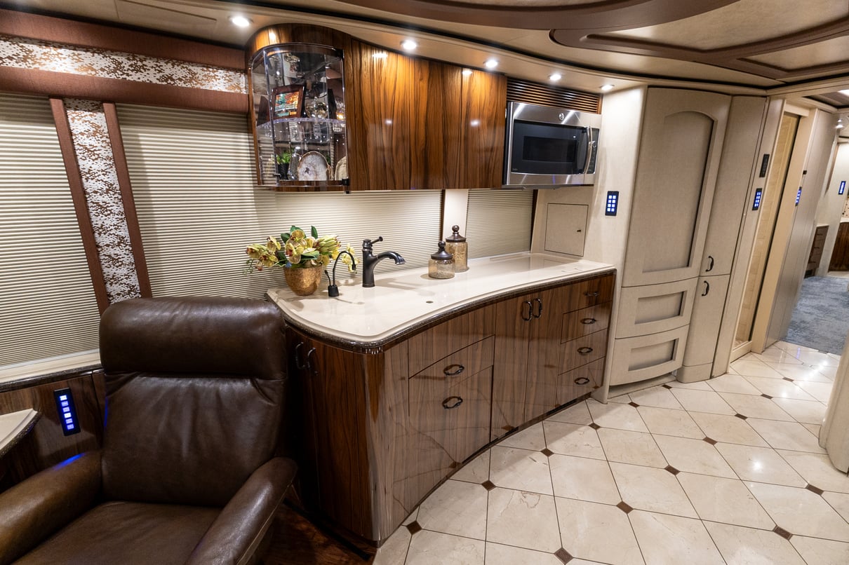 2017 Prevost Marathon H3 45 gallery image-16