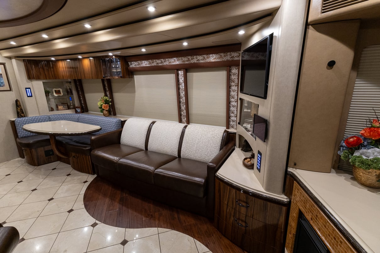 2017 Prevost Marathon H3 45 gallery image-19