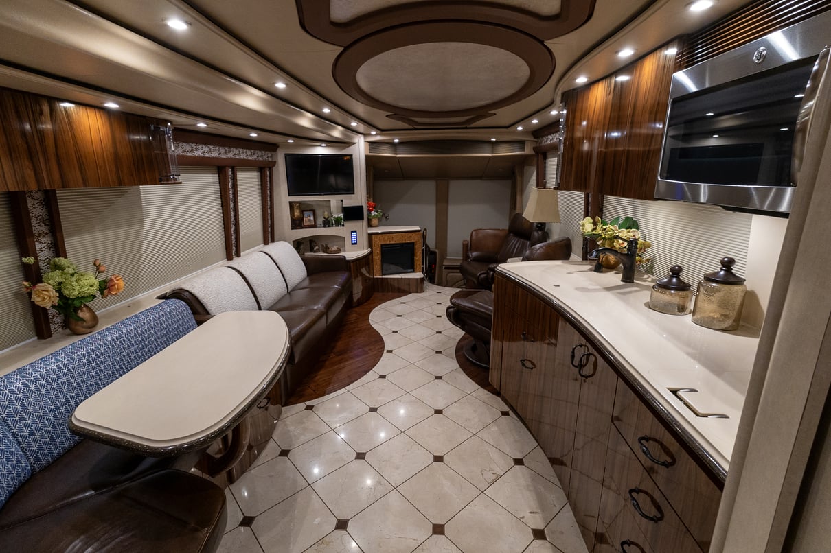 2017 Prevost Marathon H3 45 gallery image-21