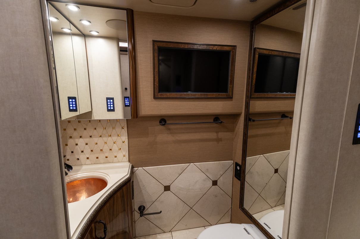 2017 Prevost Marathon H3 45 gallery image-22