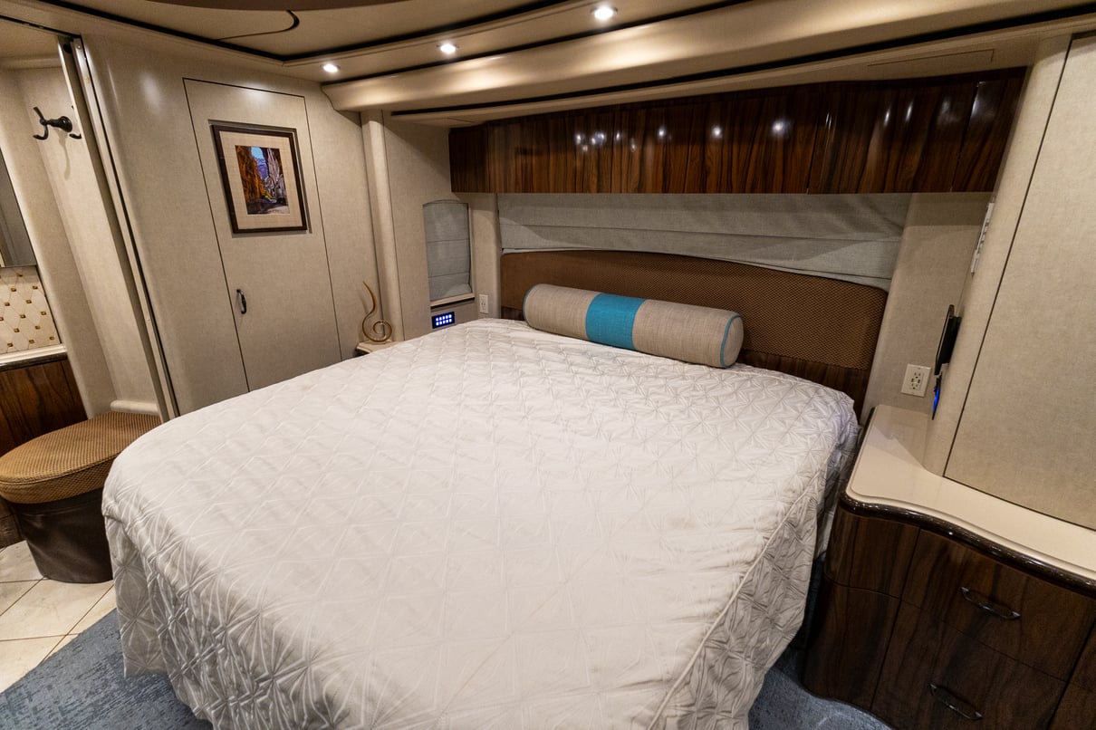 2017 Prevost Marathon H3 45 gallery image-25