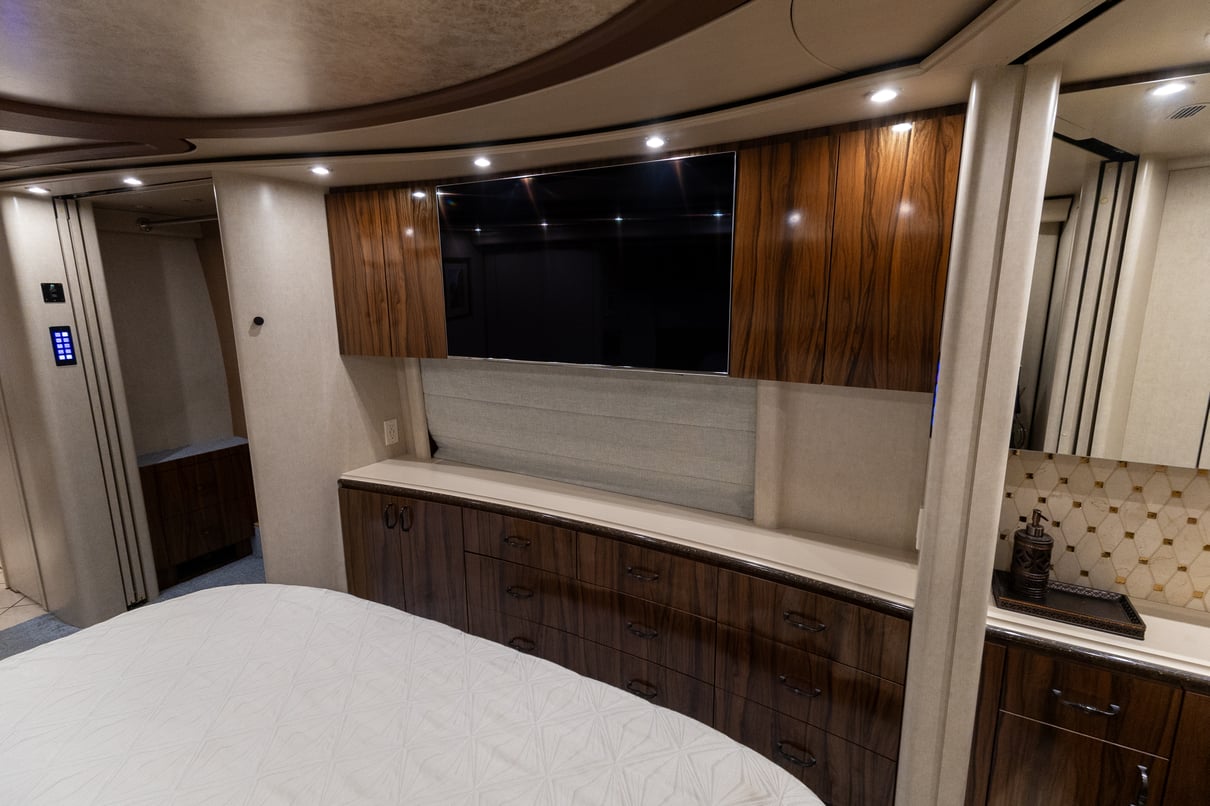 2017 Prevost Marathon H3 45 gallery image-28