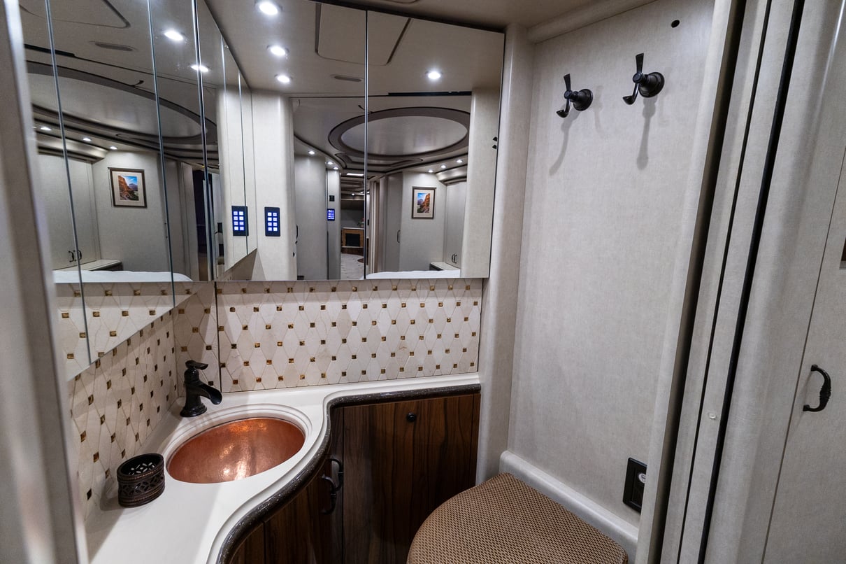 2017 Prevost Marathon H3 45 gallery image-29