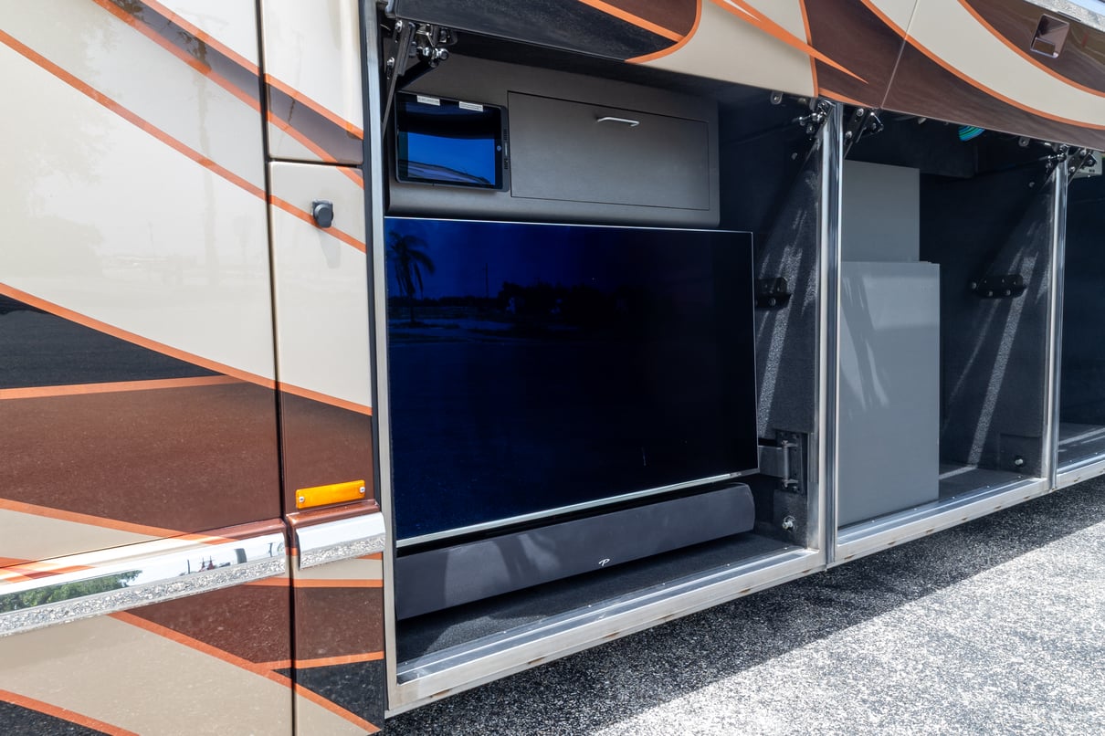 2017 Prevost Marathon H3 45 gallery image-36